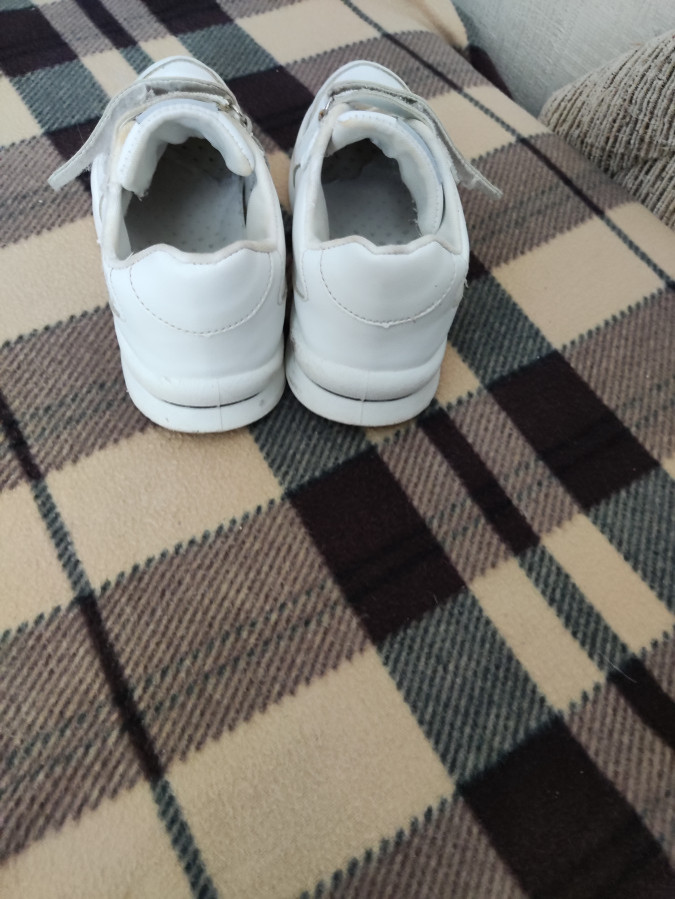 Кроссовки белые 36 размер