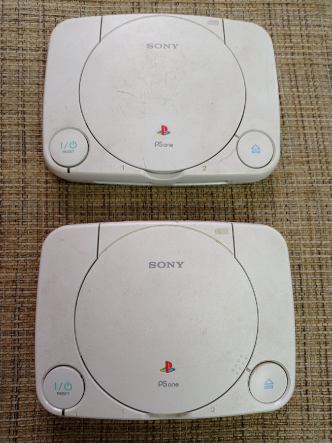 Две PlayStation 1 Slim (PSone) на запчасти