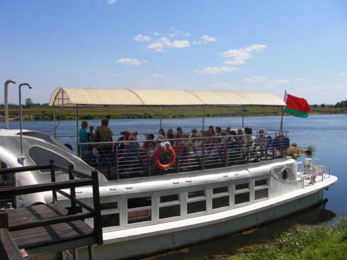 Экскурсия по реке Березина на теплоходе «Мечта»