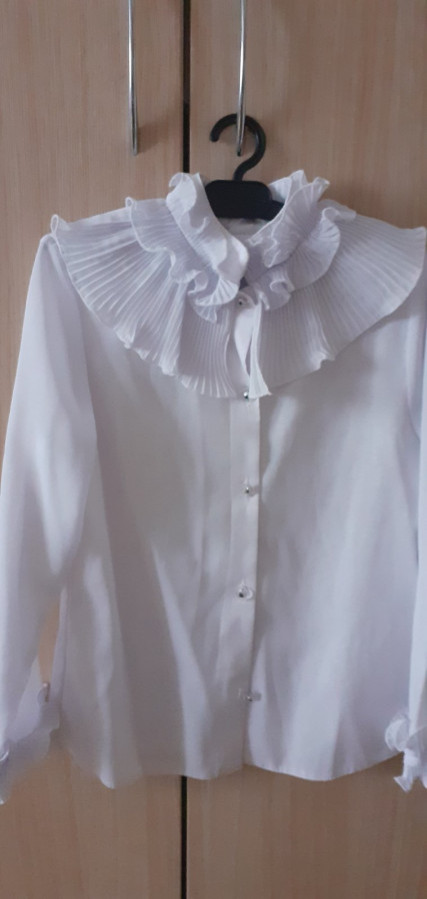 Нарядная блузка для школьницы