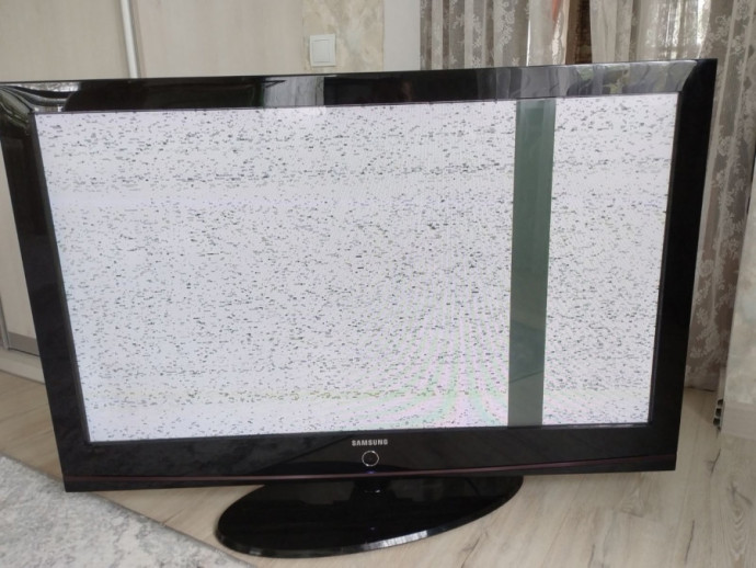 Телевизор с дефектом