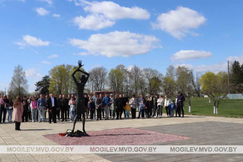 Бобруйские милиционеры посетили с экскурсией памятные места страны