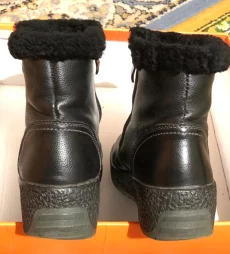 Женские зимние ботинки