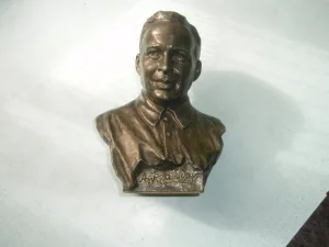 Антиквариат-редкий бюст писателя. 1956г