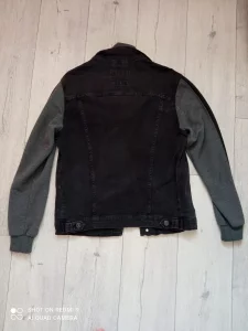 Фабричная джинсовая куртка