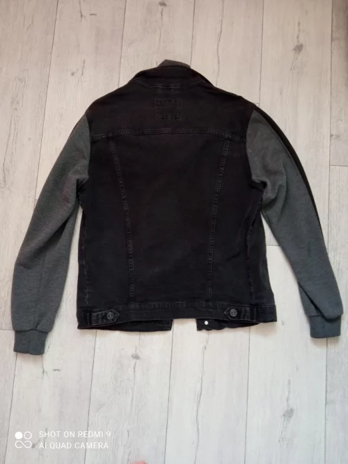 Фабричная джинсовая куртка