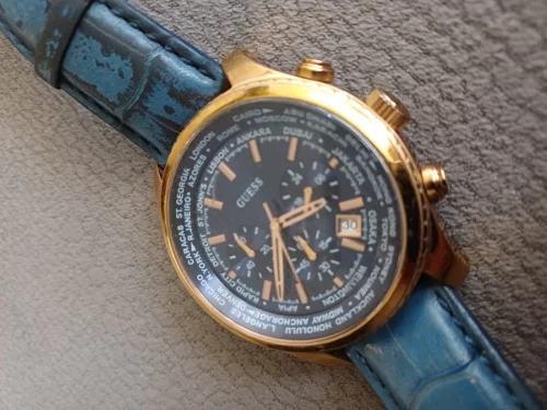 Часы GUESS