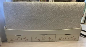 Кровать детскую с матрацем