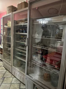 Холодильники (один Ариада(700р) и два Атлант(по 500р))