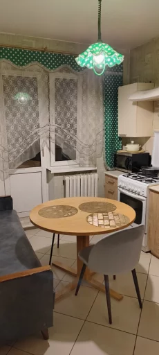 1-комнатную квартиру на длительный срок