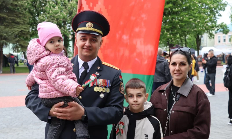 В милиции — офицер, дома — муж и отец: история Дениса Огородникова из Бобруйска