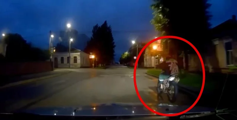 В Бобруйске пьяный бесправник на мотоцикле пытался скрыться от наряда ГАИ