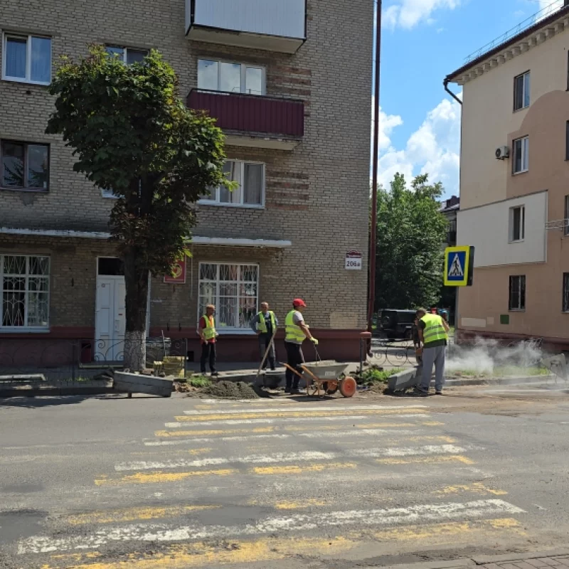 Благоустройство пешеходного перехода у двадцать седьмой школы