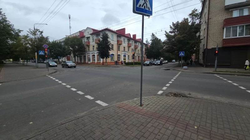 На пересечении Советской и Гоголя светофоры для пешеходов также горят одним цветом по всем направлениям одновременно