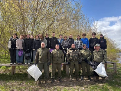 В Бобруйске на берегу Березины прошла акция «Беларусь синеокая»: собрано 20 мешков мусора