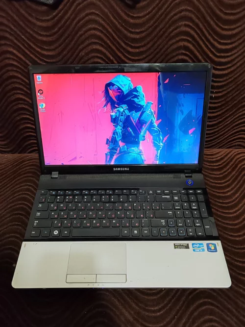 Игровой ноутбук Samsung NP300E5A