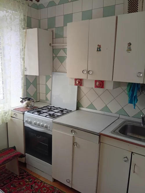 3-х комнатную квартиру на длительный срок