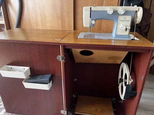 Швейная машинка Чайка 142 М