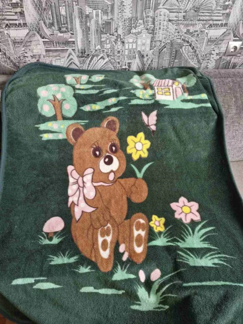 Продам пледы детские.