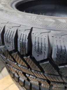 Пара зимних шин 195 /65 R15 200р