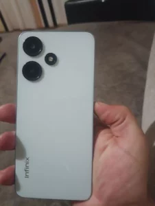 Смартфон Infinix hot30i 8/128 в состоянии нового