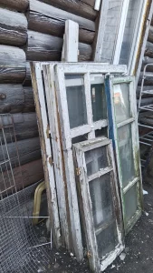 Деревянные рамы со стеклами. Отдам даром