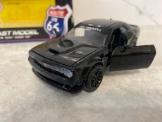 Игрушечная машинка