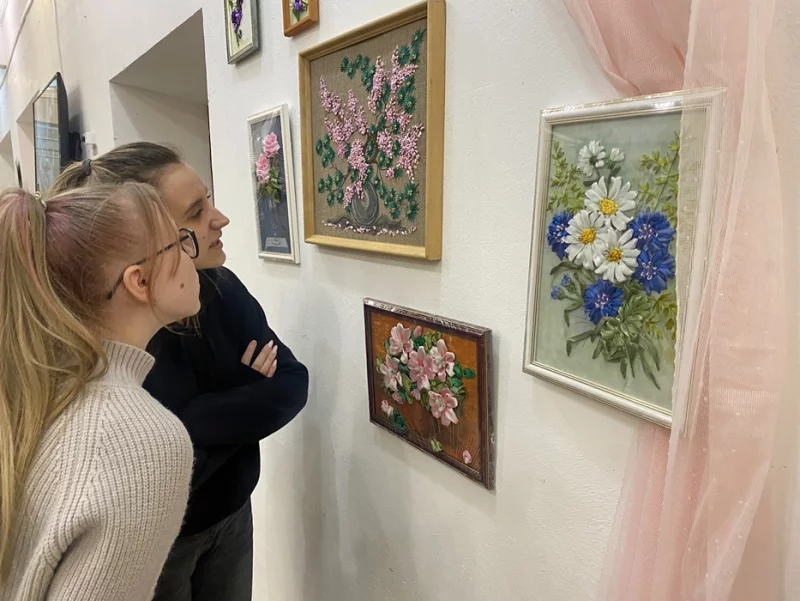 В Бобруйске открылась персональная выставка Татьяны Филоновой «Ленточная рапсодия»
