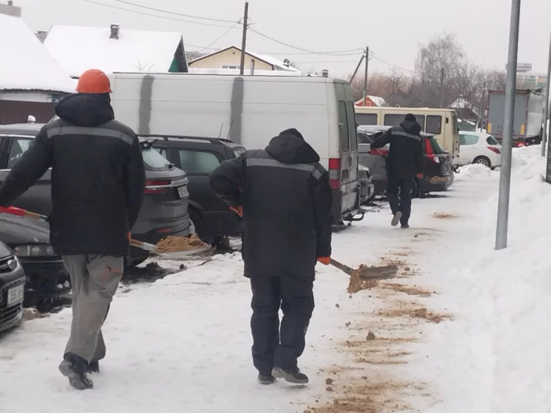 Уборка снега в Бобруйске: процесс идет, но впереди еще много работы