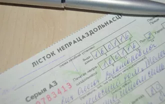 Больничный по уходу за ребенком: сколько дней оплачивается и от чего зависит сумма