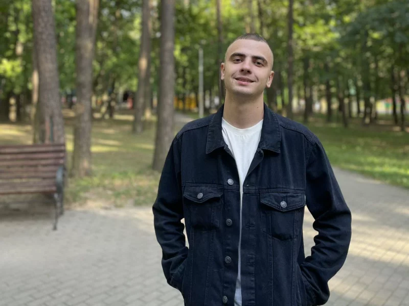 «Девочка осталась жива». Сотрудник МЧС за рулем такси спас ребенка в Гомеле