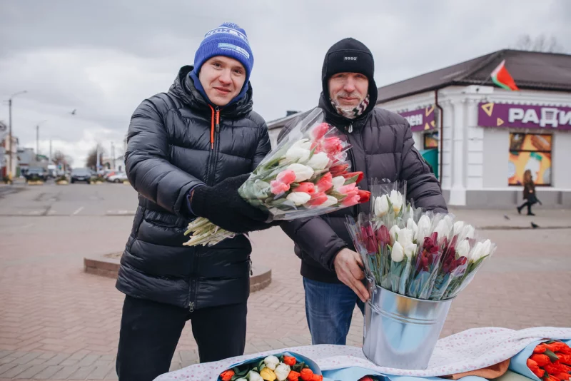 Букет к празднику: в Бобруйске начали работу ярмарки тюльпанов