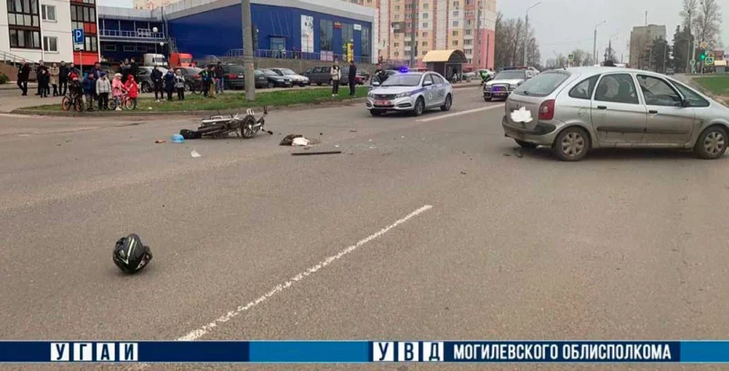 В Бобруйске мотоциклист попал под автомобиль