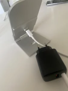 Беспроводную зарядку срочно 50р в комплекте все есть блок прово