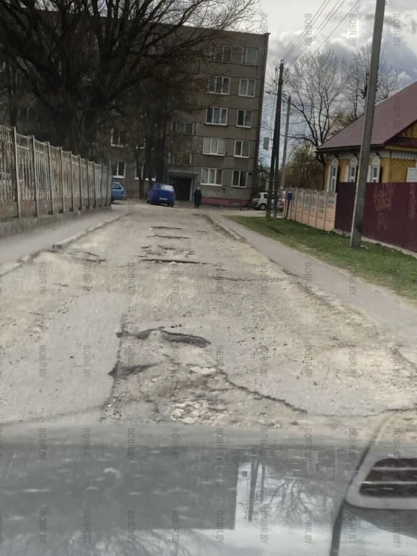 Каждый день,езжу в сад,машина просто может там оставить,колёса или подвеску,не говоря о,том,что и ходить невозможно.Интернациональная 34 б.