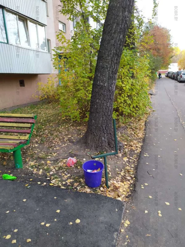 "нормальных мусорок" на все подъезды не хватило