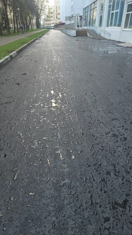 Новый асфальт взамен разбитого