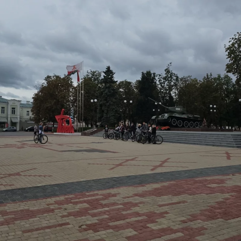 У школьников велоэкскурсия по городу с учителем