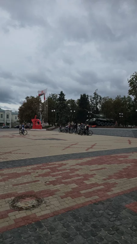 У школьников велоэкскурсия по городу с учителем