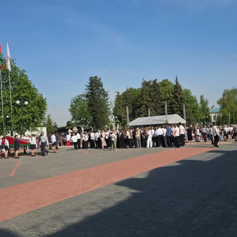 На площади Победы движуха