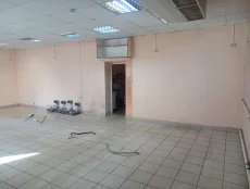 Комплекс зданий магазина с большой территорией по ул К. Маркса 220