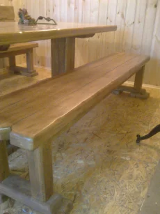 Стол и скамьи из дуба
