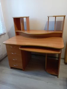 Стол компьютерный