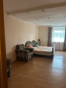 Двухэтажный кирпичный дом