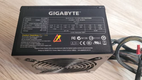 Блок питания GIGABYTE Peak power 720W