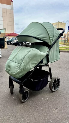 Всесезонная прогулочная коляска