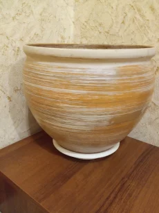 Большой керамический горшок