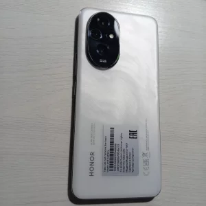 Телефон HONOR 200