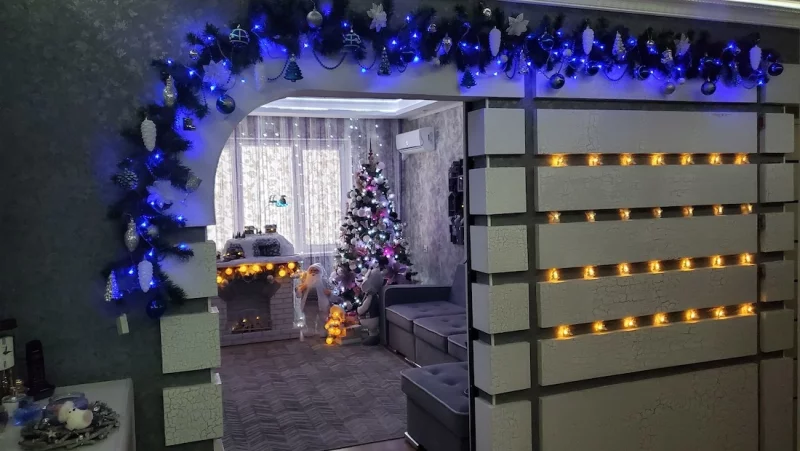 Украшена лучше, чем некоторые ТЦ! Посмотрите, какую красоту создала бобруйчанка в квартире своими руками