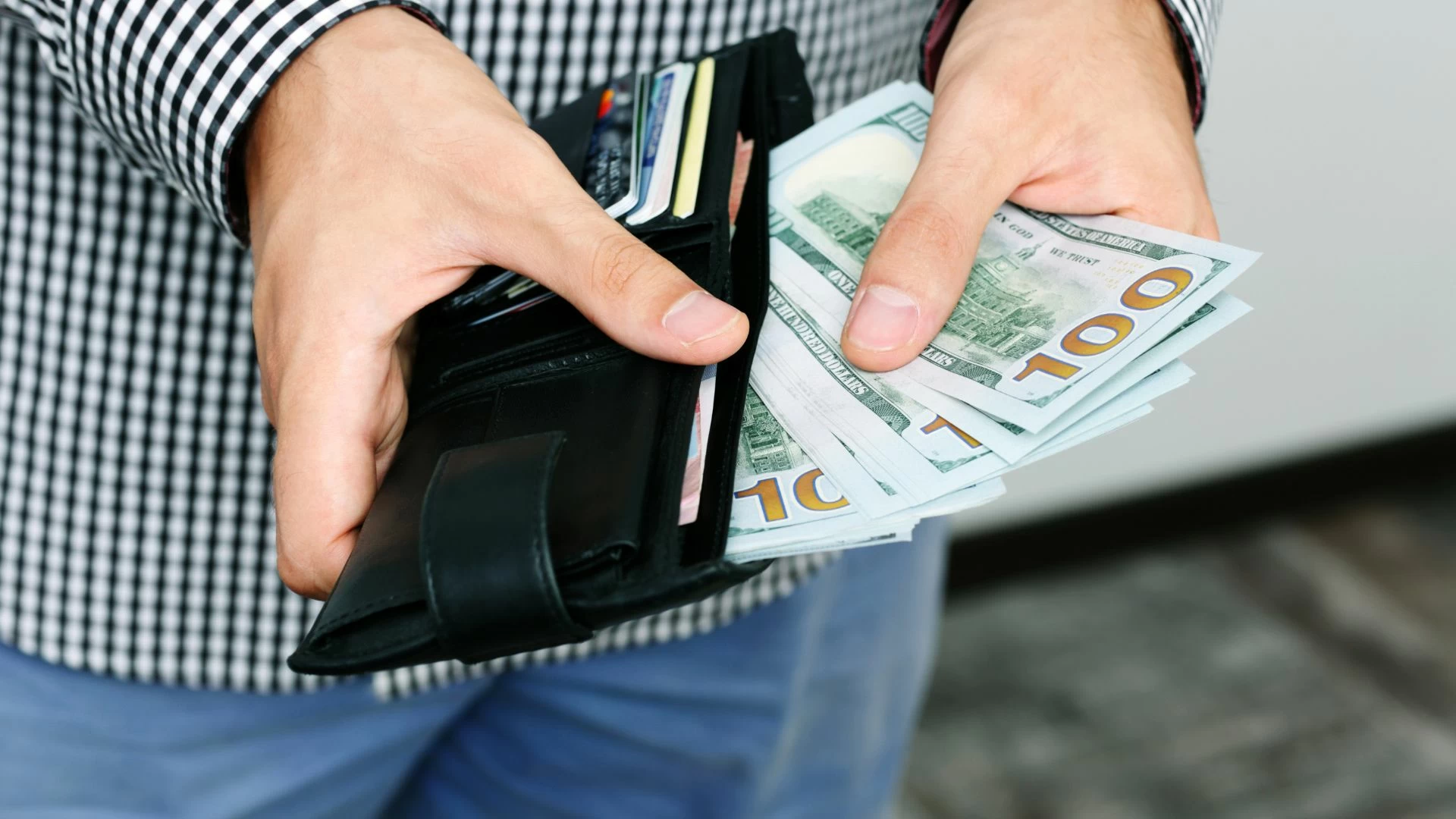 Доллар резко рванул вверх и стал дороже 3 рублей – впервые за месяц